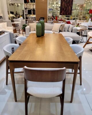 A mesa Algarve é uma daquelas peças especiais que não passam despercebidas aos olhares mais exigentes. Possui linhas elegantes e acabamentos no mais alto padrão de qualidade e sofisticação.

Se você busca móveis personalizados, com qualidade e excelente preço vem para a Megam Móveis. 

É só clicar no "Link da Bio" que uma de nossas consultoras de decoração irá te atender.

👉🏻Vem para a Megam Móveis aqui você encontra tudo o que sua casa merece.